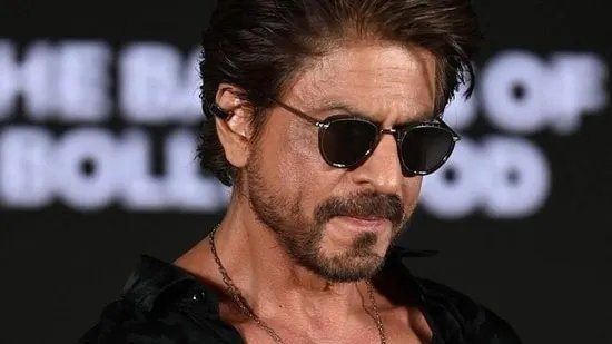 Shah Rukh Khan: बॉलीवुड में 34 साल पूरे होने पर मैंगलुरु में मनाया जश्न, 'छम्मक छल्लो' पर किया डांस