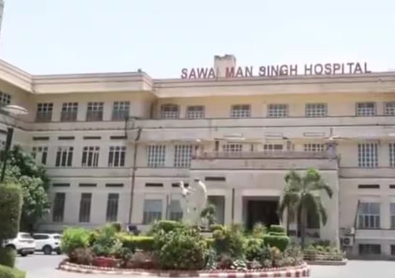 RAJASTHAN में नर्सों की हड़ताल जारी, JAIPUR में चौथे दिन भी धरना