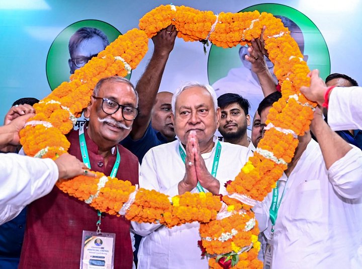 नीतीश कुमार फिर बने JDU के राष्ट्रीय अध्यक्ष; कहा- बिहार के बाहर भी जेडीयू को मजबूत करना है.