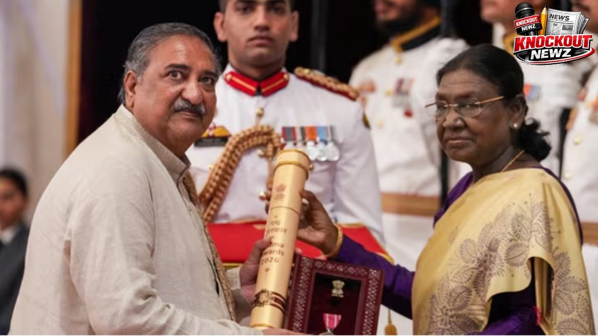 दिवंगत सतीश शाह को मरणोपरांत पद्मश्री, राष्ट्रपति से सम्मान लेते हुए भावुक हुए परिवार के सदस्य