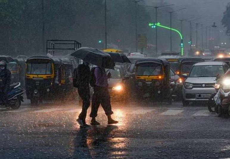 आंधी-तूफान के साथ भारी बारिश का अलर्ट, उत्तर प्रदेश समेत कई राज्यों में पहुंचने वाला है मानसून