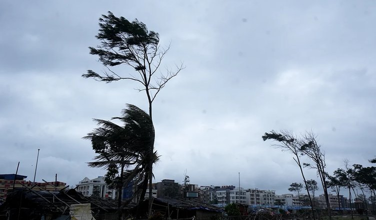 बिहार-झारखंड समेत देश के कई राज्यों में बारिश के आसार, UP और महाराष्ट्र समेत कई प्रदेशों में देखा गर्मी का असर 