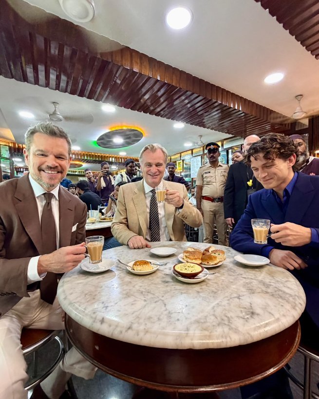Tom Holland, Christopher Nolan & Matt Damon Drinking Chai: 'द ओडिसी' के प्रीमियर से पहले टॉम हॉलैंड, क्रिस्टोफर नोलन और मैट डैमन ने मुंबई में पी 'कटिंग चाय', तस्वीर वायरल