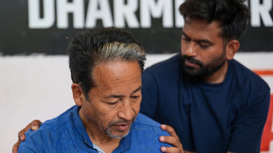 जंतर-मंतर पर CJP आंदोलन का 15वां दिन: सोनम वांगचुक की बिगड़ी तबीयत, अभिजीत दिपके ने पूछा- 'धर्मेंद्र प्रधान पीएम मोदी के लिए इतने जरूरी क्यों?'