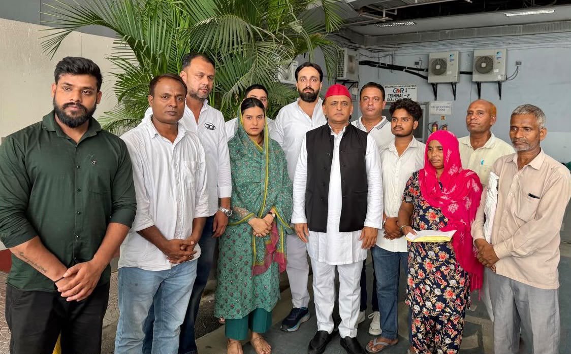 मेरठ ललिता गौतम हत्याकांड: सपा चीफ अखिलेश यादव ने पीड़ित परिजनों से की मुलाकात, कहा- पीडीए अब सहेगा नहीं