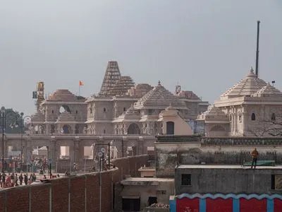 अयोध्या में वकीलों का प्रदर्शन, राम मंदिर चढ़ावा विवाद पर एफआईआर की मांग से बढ़ी सियासी हलचल