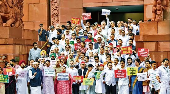 संसद भवन में धरना-प्रदर्शन और तख्तियां लहराने पर रोक, मानसून सत्र को लेकर लोकसभा सचिवालय ने खास एडवाइजरी की जारी