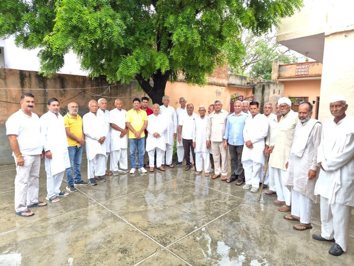 ग्राम कंडेरा की बेटी को रालोद नेताओं ने दी बधाई