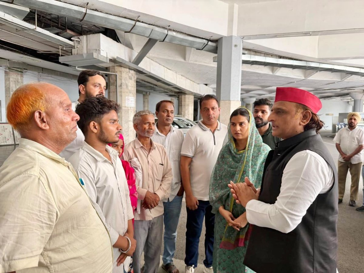मेरठ ललिता गौतम हत्याकांड: सपा चीफ अखिलेश यादव ने पीड़ित परिजनों से की मुलाकात, कहा- पीडीए अब सहेगा नहीं
