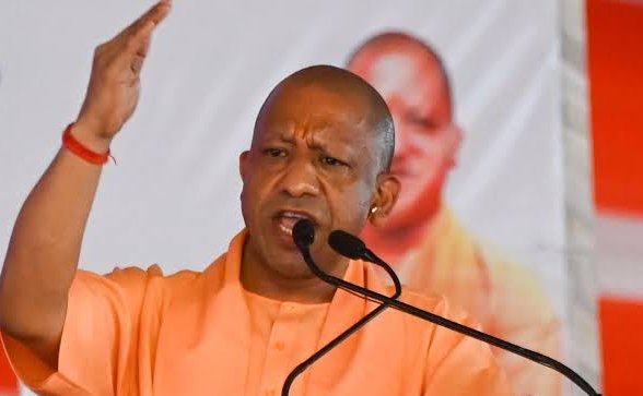 UP POLITICS: सीएम योगी ने विपक्ष पर बोला तीखा हमला, हनुमानगढ़ीः नमाज-इफ्तार पर बढ़ा क्लेश