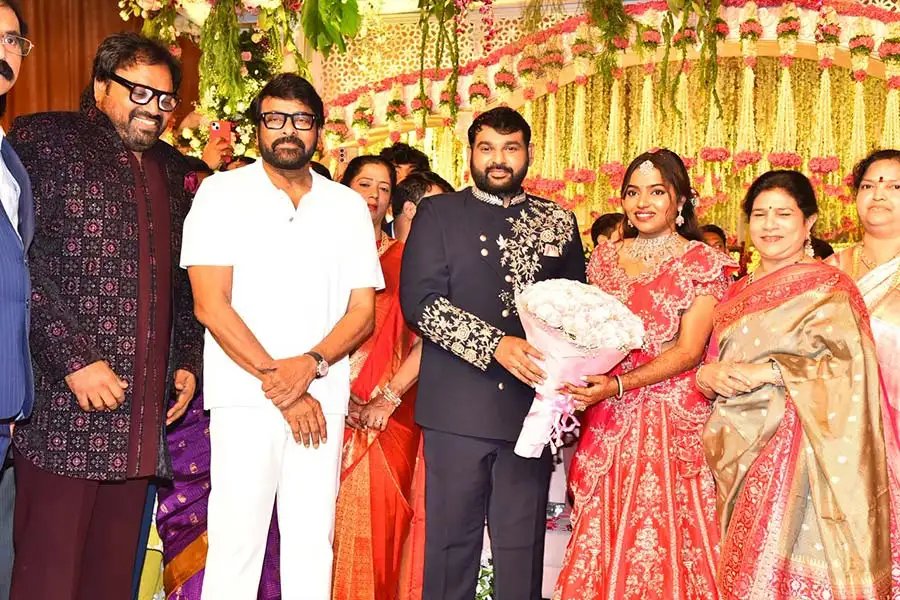 Meher Ramesh की बेटी की शादी में पहुंचे Pawan Kalyan, Chiranjeevi And Venkatesh, तस्वीरें हुईं वायरल