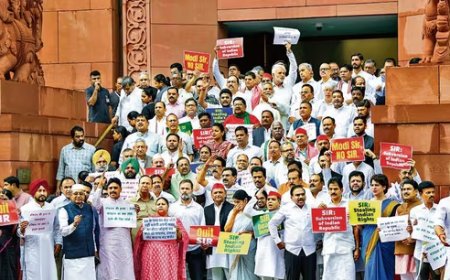 संसद भवन में धरना-प्रदर्शन और तख्तियां लहराने पर रोक, मानसून सत्र को लेकर लोकसभा सचिवालय ने खास एडवाइजरी की जारी