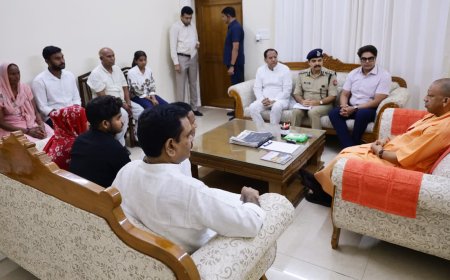 दलित छात्रा ललिता गौतम के परिजनों से मिले मुख्यमंत्री योगी, घटना पर जताया गहरा शोक, कहा- एक भी दोषी बचेगा नहीं