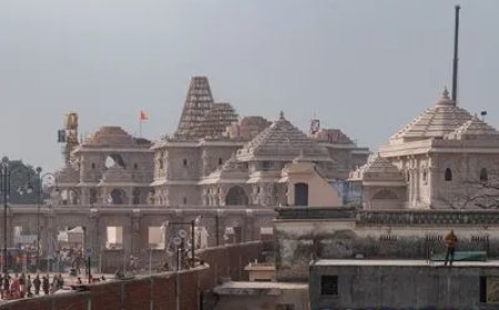 अयोध्या में वकीलों का प्रदर्शन, राम मंदिर चढ़ावा विवाद पर एफआईआर की मांग से बढ़ी सियासी हलचल